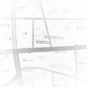 Slika sa lokacijom, mapom, koja u pozadini prikazuje tačnu lokaciju prodavnice za koju su vezane informacije adrese i količine izabranog proizvoda na stanju.