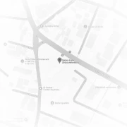 Slika sa lokacijom, mapom, koja u pozadini prikazuje tačnu lokaciju prodavnice za koju su vezane informacije adrese i količine izabranog proizvoda na stanju.